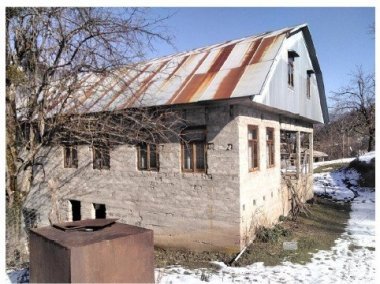 სასოფლო-სამეურნეო მიწის ნაკვეთი შენობით, მუნიციპალიტეტი ქედა, სოფელი დანდალო